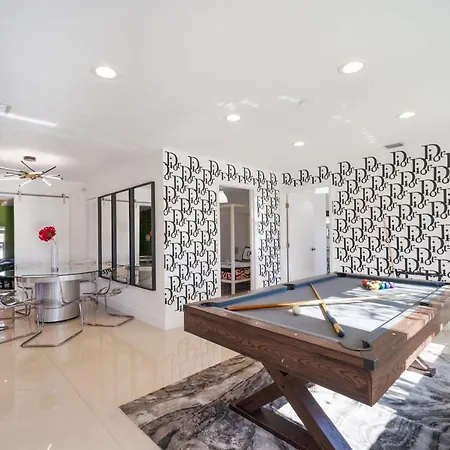 Dior Lake Front Villa With Infinity Pool & Hot Tub Miami Gardens Exterior photo