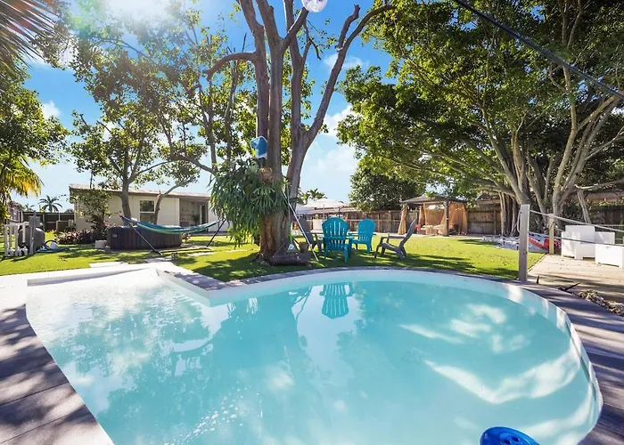 Dior Lake Front Villa With Infinity Pool & Hot Tub