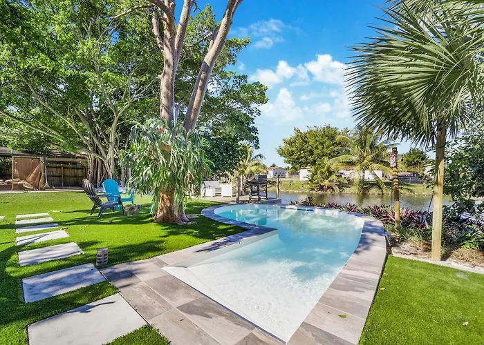 Dior Lake Front Villa With Infinity Pool & Hot Tub