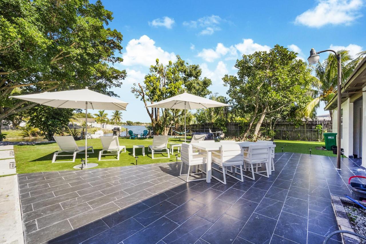 Villa Dior Front With Infinity Pool & Hot Tub *