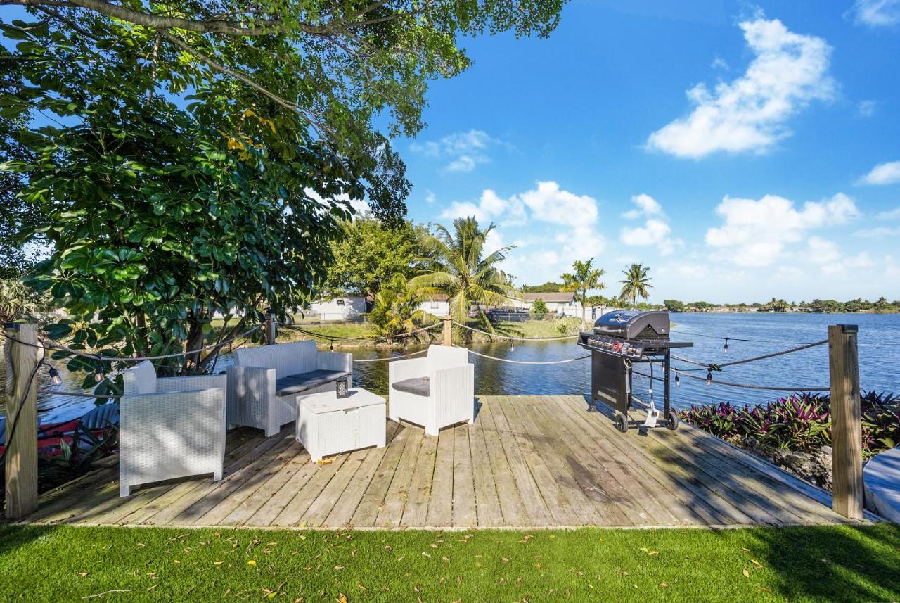 Dior Front With Infinity Pool & Hot Tub Villa *