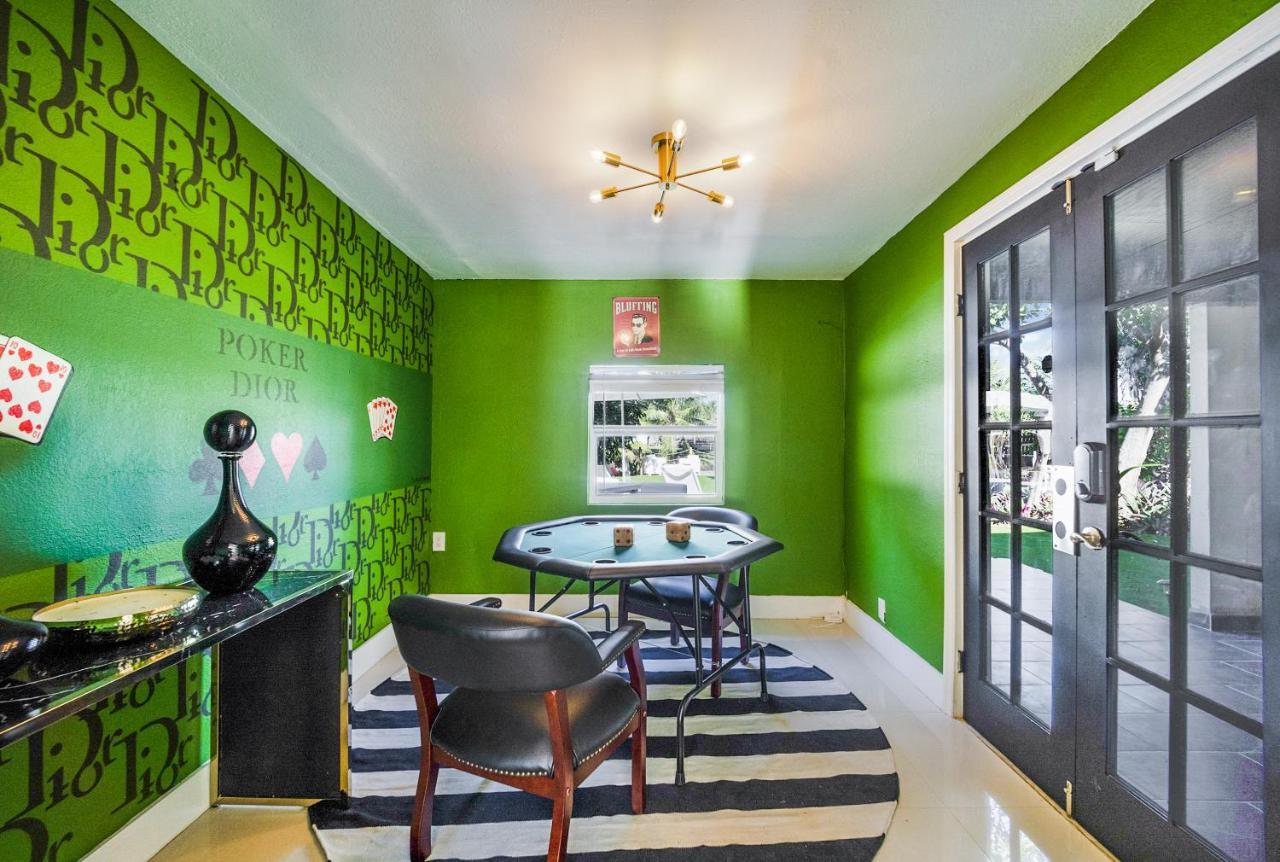 Villa Dior Front With Infinity Pool & Hot Tub Miami Gardens
